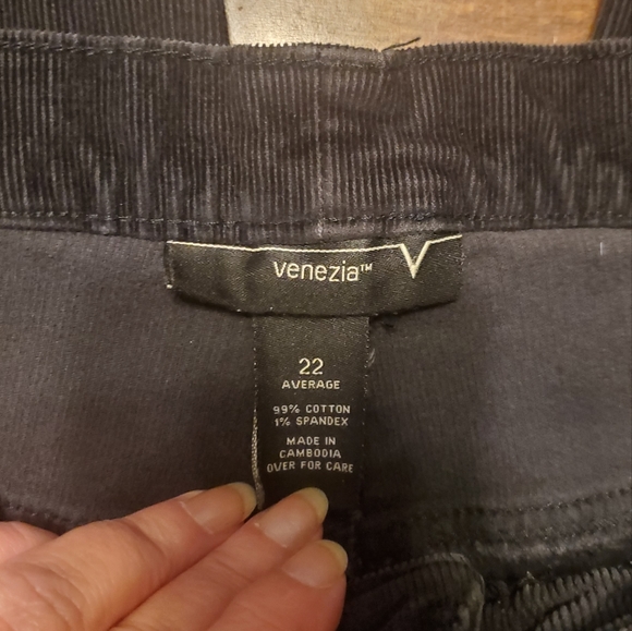 VENEZIA size 22 Average black corduroy jeans Altered to 28" inseam. - Picture 4 of 6